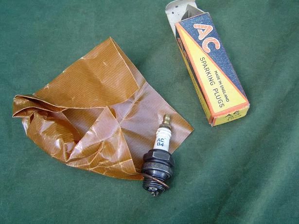 AC 84 sparkplug 18 mm NOS