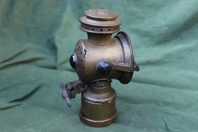 The Neverout Safety Lamp USA kerosine lamp bicycle