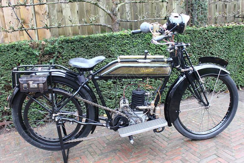 the JAMES +/_ 1918 250 cc tweetakt motorfiets 250 cc two stroke motorcycle motorrad