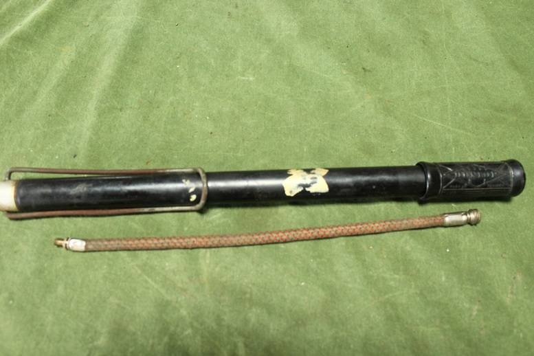 Dunlop motorcycle tyre / tire pump reifen pumpe bandenpomp
