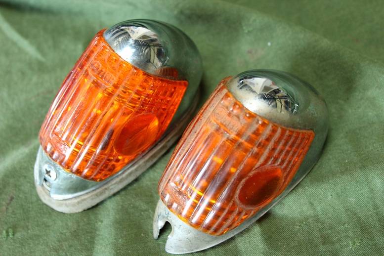 Hella knipperlichten 1960’s indicator lights blinker part no. K22628 A2135