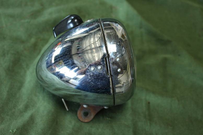 Melas fiets / bromfiets / rijwiel hulpmotor batterij koplamp headlamp scheinwerfer hilfsmotor ?