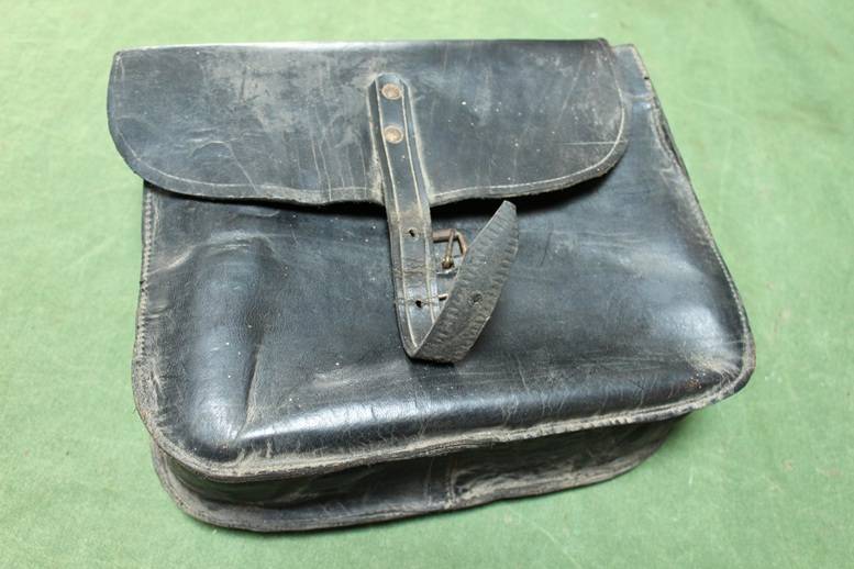 Leren gereedschaps tas motorfiets / hulpmotor leather toolbag motorcycle / cyclemotor leder tassche